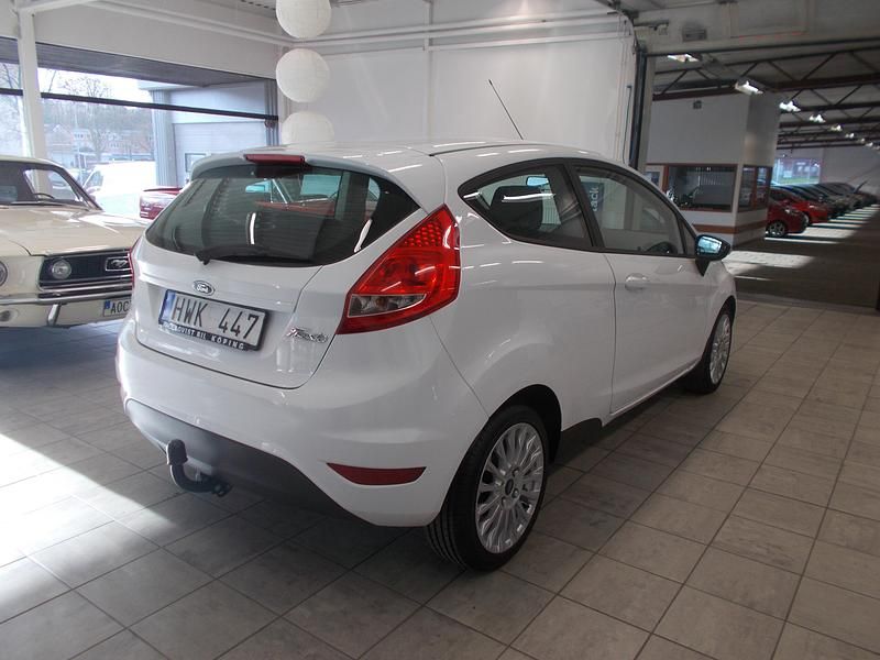Begagnad Ford Fiesta 2009 Vit Halvkombi