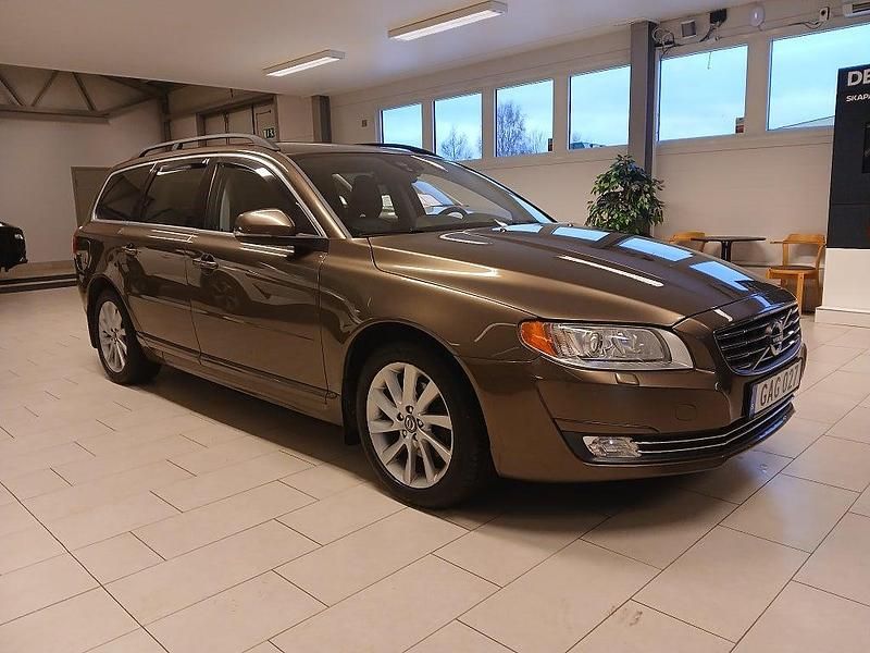 Begagnad Volvo V70 Momentum 180 HK (132 kW) 2013 Brun Kombi