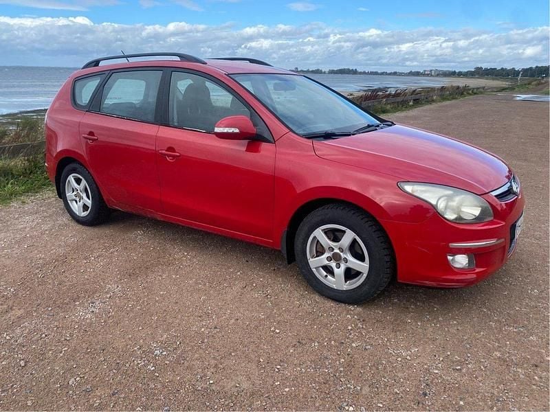 Röd Begagnad 2010 Hyundai i30 Kombi | 59 000 kr (Marknadspris) - Bild 1/4