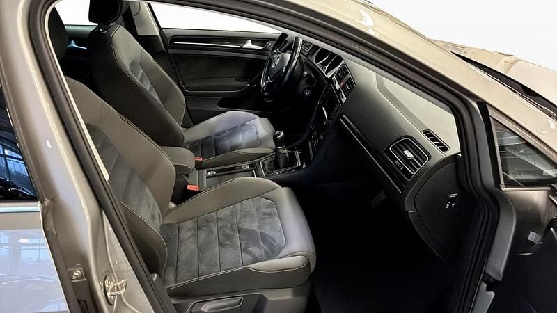 Begagnad VW Golf VII 140 HK (102 kW) 2014 Silver Kombi