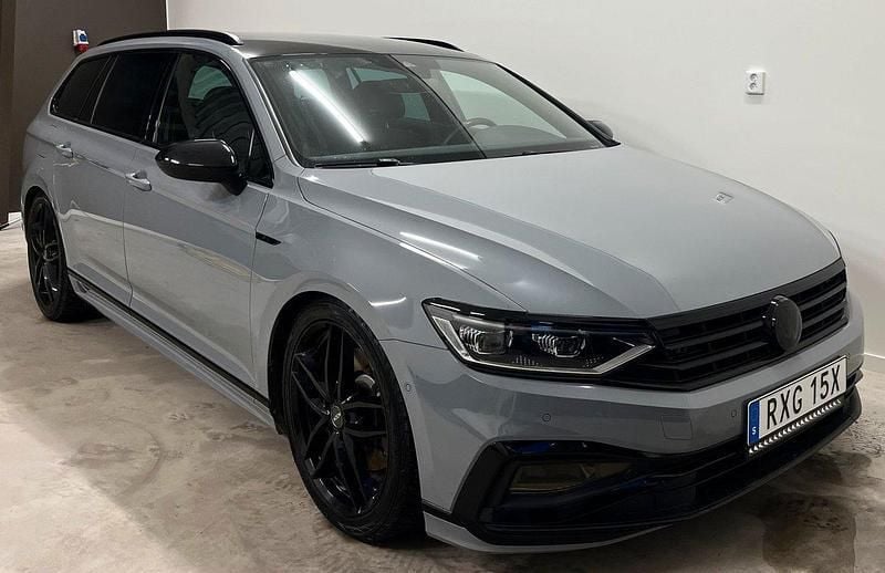 Grå Begagnad 2019 VW Passat GTS Kombi | 299 900 kr (Dyr) - Bild 1/4
