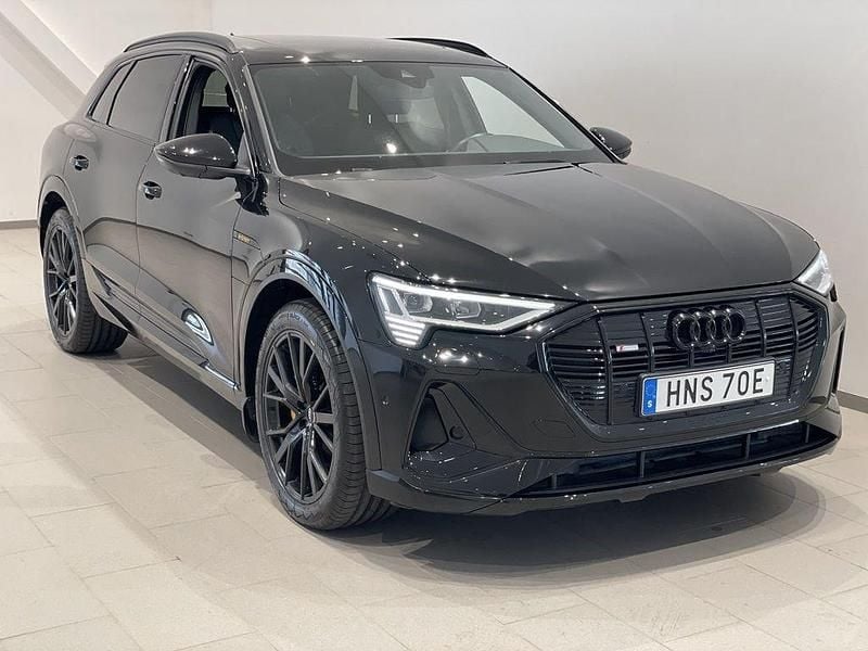 Mytsvart metallic Begagnad 2022 Audi e-tron S-Line SUV | 499 000 kr (Lite dyr) - Bild 1/4
