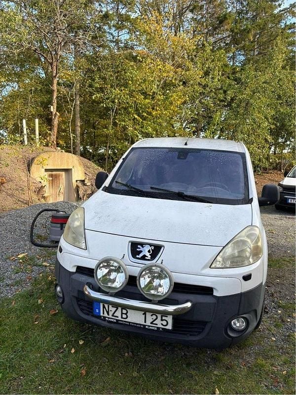 Vit Begagnad 2009 Peugeot Partner Minibuss | 19 500 kr (Bra pris) - Bild 1/3