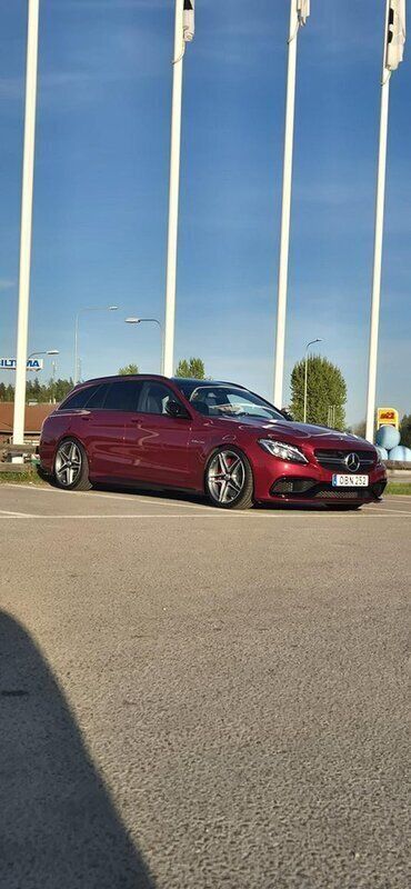 Röd Begagnad 2016 Mercedes C63S AMG AMG Kombi | 530 000 kr (Marknadspris) - Bild 1/4