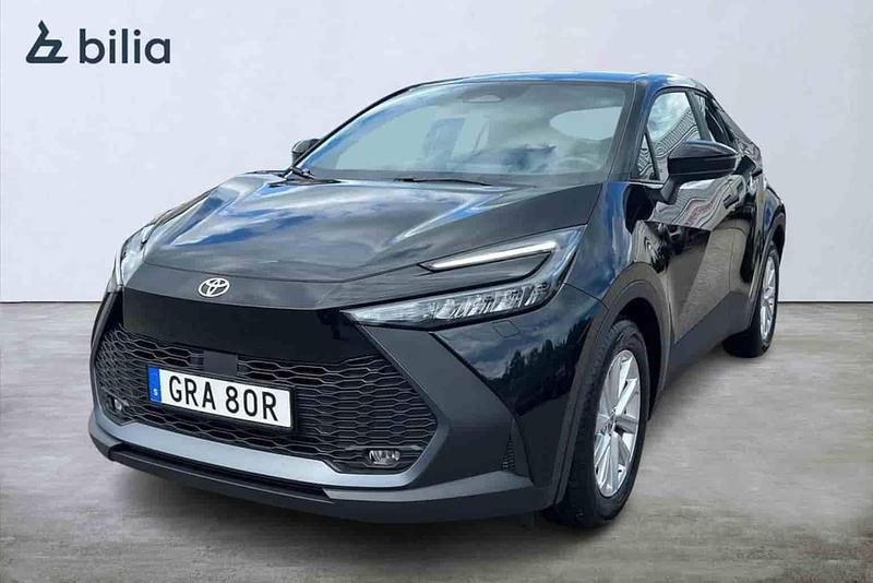 Svart Begagnad 2025 Toyota C-HR SUV | 329 900 kr - Bild 1/1