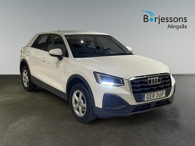 Vit Begagnad 2023 Audi Q2 Proline SUV | 268 000 kr (Marknadspris) - Bild 1/4