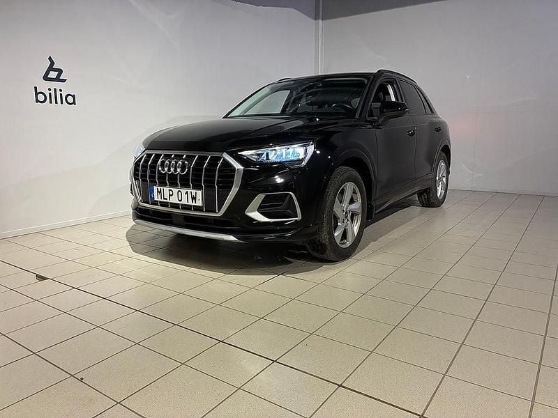Svart Begagnad 2021 Audi Q3 SUV | 309 800 kr (Marknadspris) - Bild 1/3