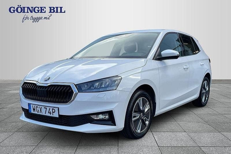Vit Begagnad 2022 Skoda Fabia Style Halvkombi | 199 000 kr (Marknadspris) - Bild 1/3