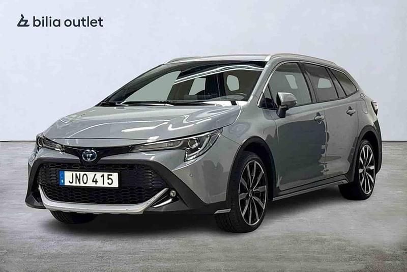 Grå Begagnad 2022 Toyota Corolla SUV | 264 900 kr (Marknadspris) - Bild 1/1
