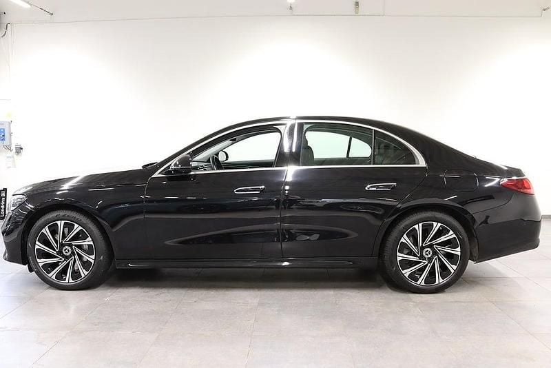 Begagnad Mercedes E300 Advanced Plus 313 HK (230 kW) 2024 Svart (obsidiansvart metallic) Sedan