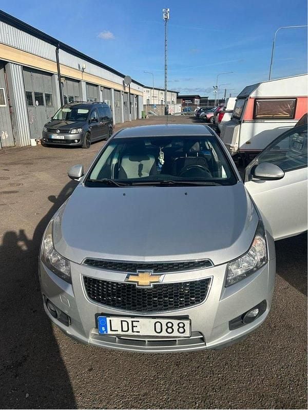Grå Begagnad 2011 Chevrolet Cruze Sedan | 55 000 kr - Bild 1/4