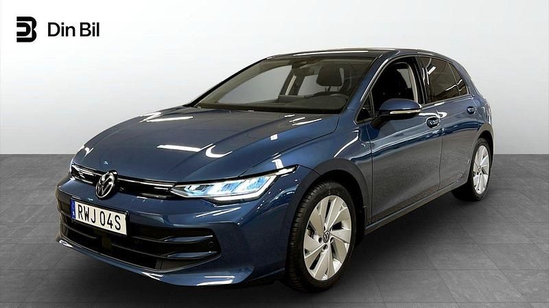 Blå Begagnad 2024 VW Golf VIII Edition Halvkombi | 279 800 kr (Marknadspris) - Bild 1/4