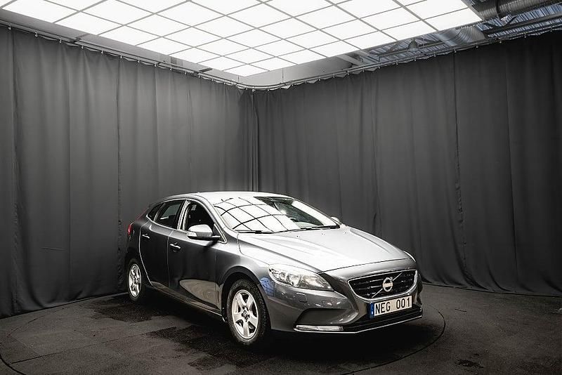 Begagnad Volvo V40 116 HK (85 kW) 2013 Grå Halvkombi