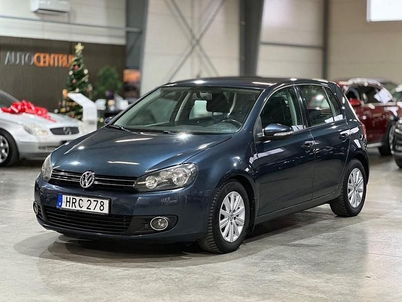 Mörkgrå Begagnad 2010 VW Golf VI Halvkombi | 59 900 kr (Marknadspris) - Bild 1/4