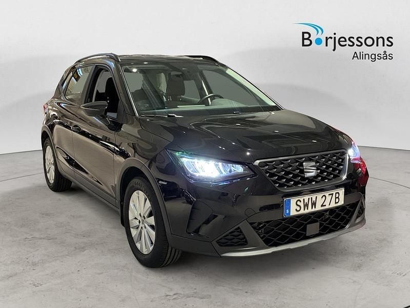 Svart Begagnad 2022 Seat Arona SUV | 174 900 kr (Marknadspris) - Bild 1/4