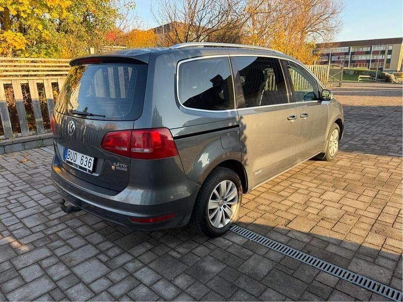 Begagnad VW Sharan 140 HK (102 kW) 2011 Grå Minibuss
