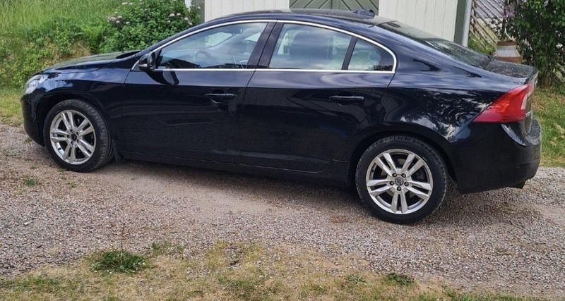 Svart Begagnad 2011 Volvo S60 Momentum Sedan | 79 000 kr (Marknadspris) - Bild 1/1