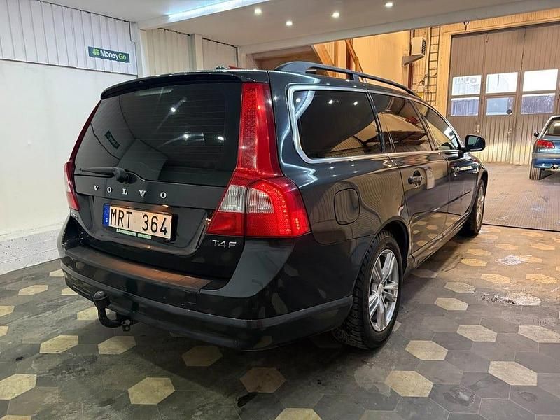 Begagnad Volvo V70 Momentum 180 HK (132 kW) 2011 Grå Kombi