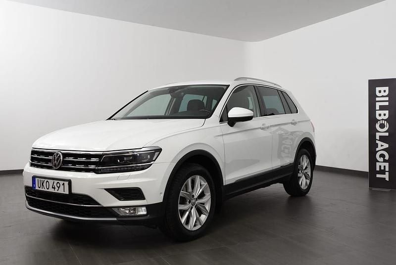 Vit Begagnad 2017 VW Tiguan GT SUV | 189 500 kr (Marknadspris) - Bild 1/4