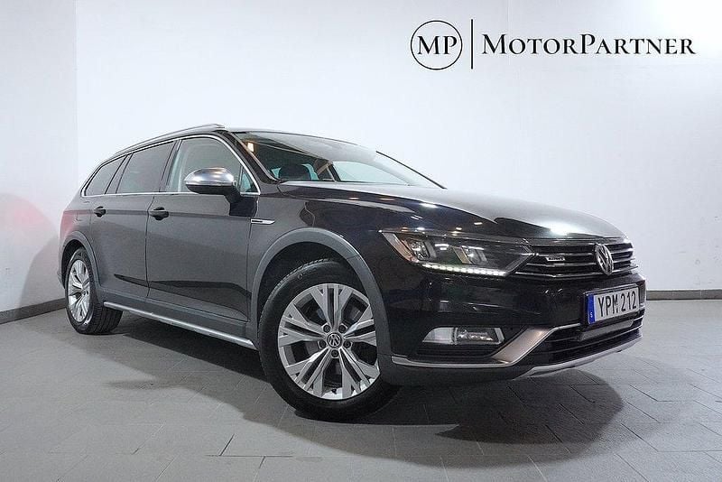 Svart Begagnad 2017 VW Passat Alltrack Kombi | 169 900 kr (Marknadspris) - Bild 1/4