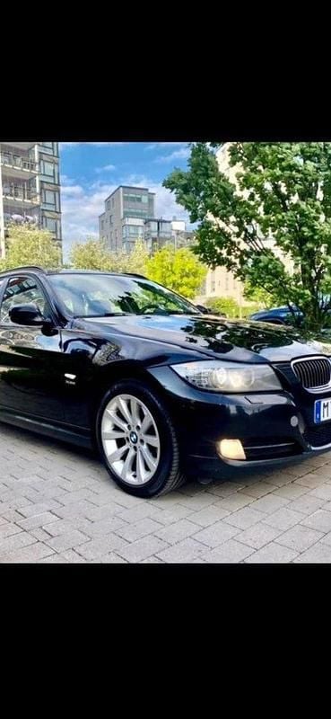 Svart Begagnad 2012 BMW 320 Kombi | 75 000 kr (Superpris) - Bild 1/4