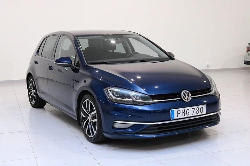 Mörkblå Begagnad 2017 VW Golf VII GT Halvkombi | 139 900 kr (Marknadspris) - Bild 1/4