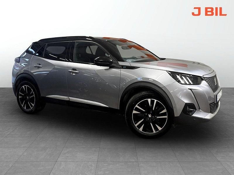 Grå Begagnad 2022 Peugeot e-2008 GT SUV | 209 900 kr (Marknadspris) - Bild 1/4
