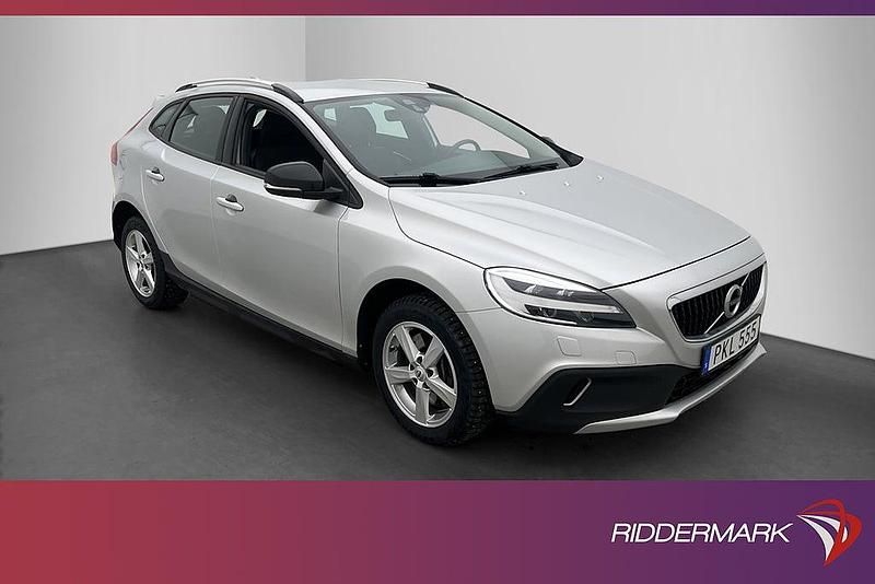 Silver Begagnad 2017 Volvo V40 Momentum Halvkombi | 174 800 kr (Marknadspris) - Bild 1/3