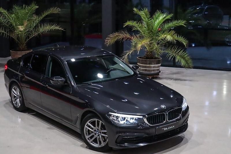 Grå Begagnad 2019 BMW 530e iPerformance Sedan | 248 000 kr (Superpris) - Bild 1/4