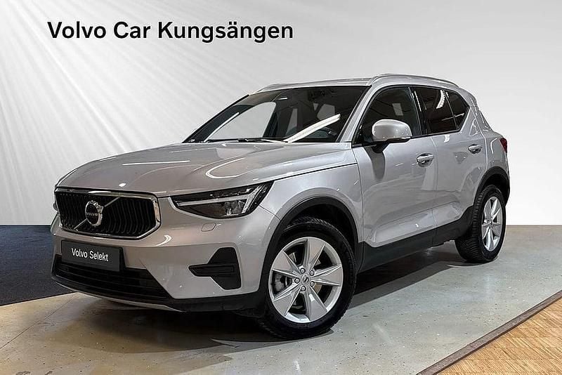 Silver Begagnad 2023 Volvo XC40 Core SUV | 339 900 kr (Bra pris) - Bild 1/3