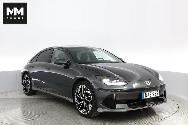 Grå Begagnad 2023 Hyundai Ioniq 6 Advanced Sedan | 409 900 kr - Bild 1/4