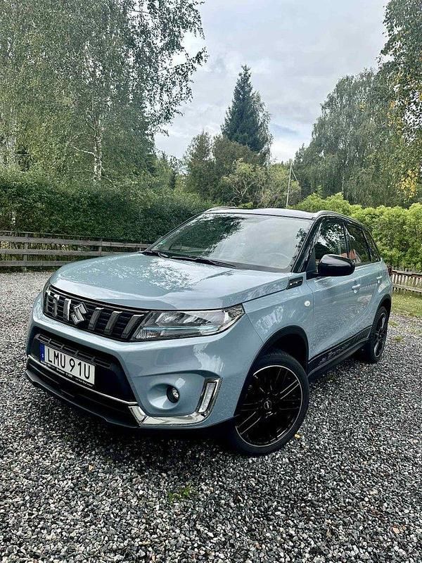 Begagnad 2022 Suzuki Vitara SUV | 249 000 kr (Marknadspris) - Bild 1/4