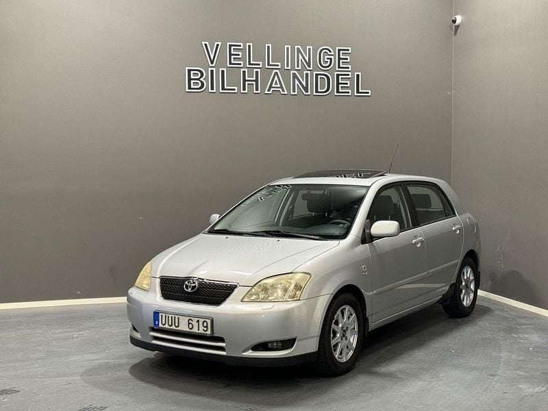 Silver Begagnad 2004 Toyota Corolla Halvkombi | 39 900 kr (Lite dyr) - Bild 1/4