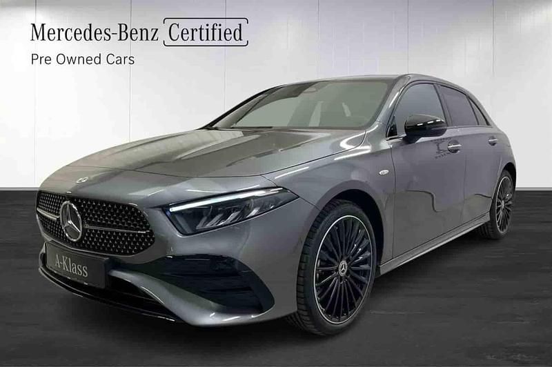 Grå Ny 2026 Mercedes A250 Halvkombi | 462 800 kr - Bild 1/1
