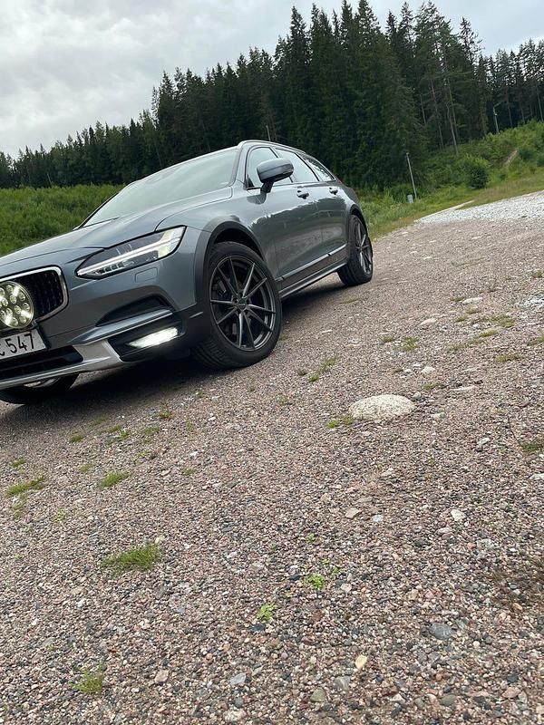 Begagnad 2018 Volvo V90 CC Kombi | 226 000 kr (Bra pris) - Bild 1/2