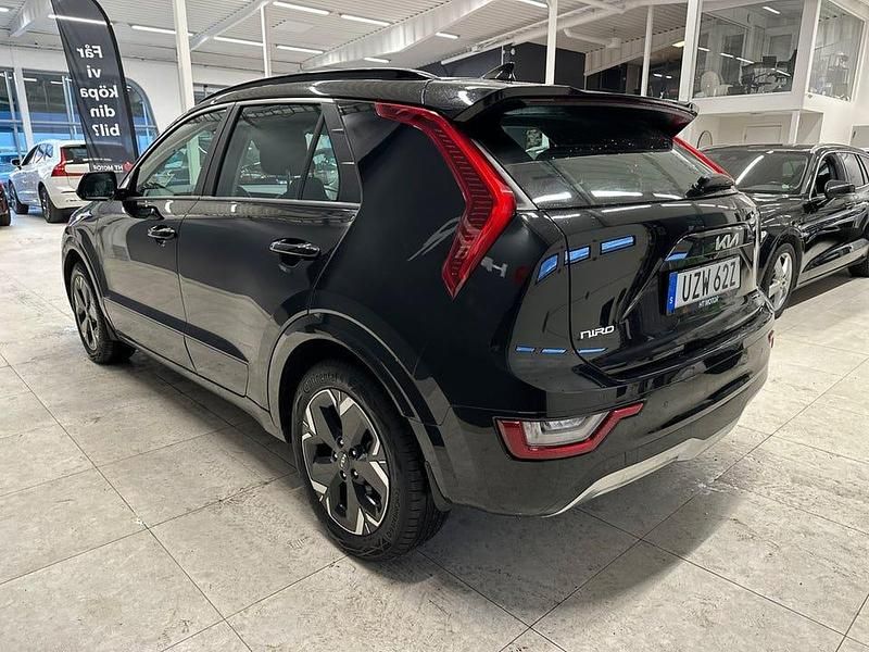 Begagnad Kia e-Niro EX 150 kW (204 HK) 2022 Svart SUV