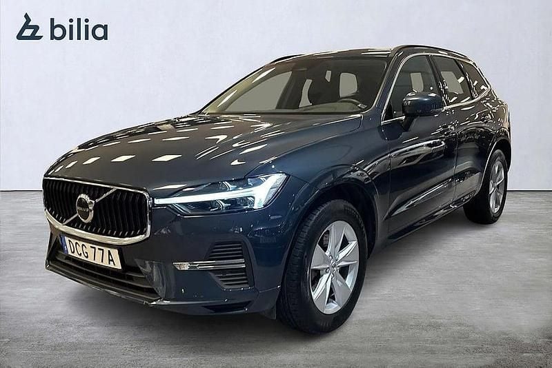 Mörkblå Begagnad 2023 Volvo XC60 Core SUV | 389 900 kr (Superpris) - Bild 1/4
