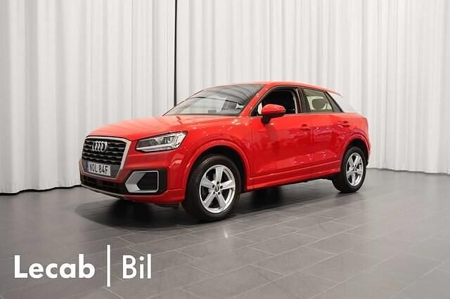 Tangoröd metallic Begagnad 2020 Audi Q2 Sport SUV | 214 500 kr (Bra pris) - Bild 1/4