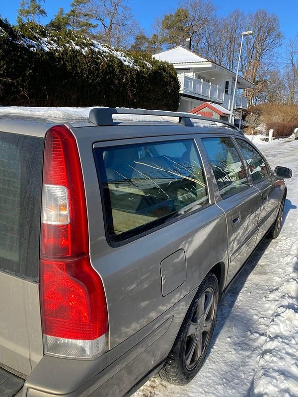 Begagnad Volvo V70 170 HK (125 kW) 2005 Ljusbrun Kombi