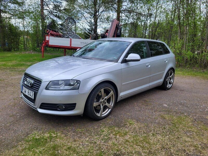 Silver Begagnad 2009 Audi A3 Sportback Halvkombi | 75 000 kr (Bra pris) - Bild 1/4