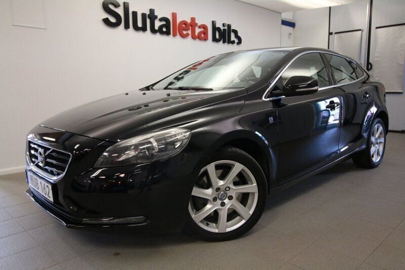 Svart Begagnad 2015 Volvo V40 Momentum Kombi | 169 900 kr (Dyr) - Bild 1/4