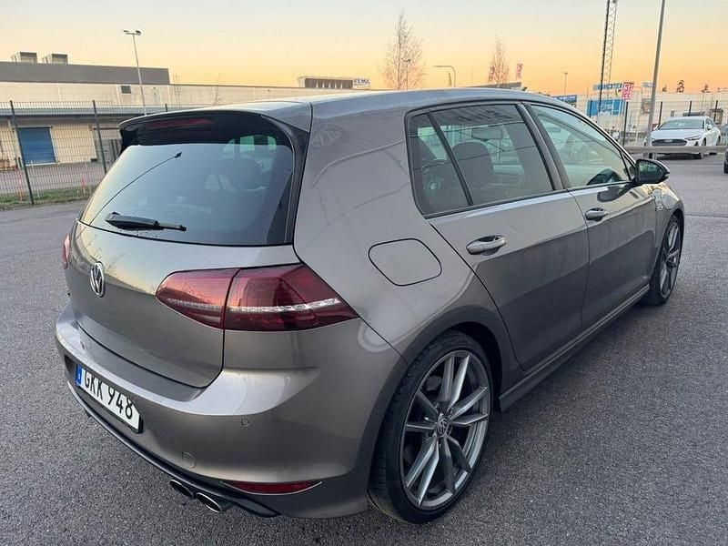 Begagnad VW Golf VII R 301 HK (221 kW) 2014 Grå Halvkombi