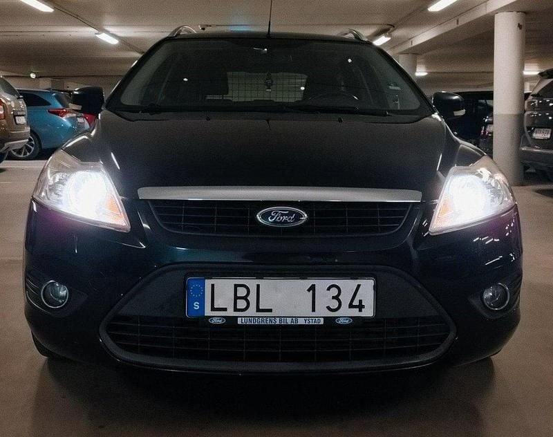 Svart Begagnad 2011 Ford Focus Kombi | 44 900 kr (Marknadspris) - Bild 1/4