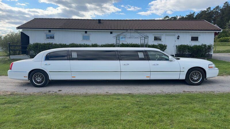 Vit Begagnad 2006 Lincoln Town Car Sedan | 145 000 kr - Bild 1/4