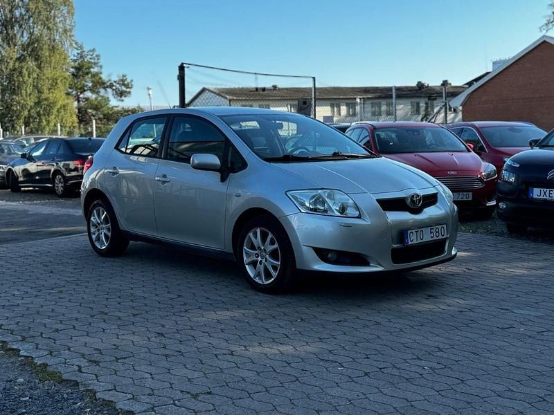 Silver Begagnad 2008 Toyota Auris Halvkombi | 35 900 kr (Marknadspris) - Bild 1/4