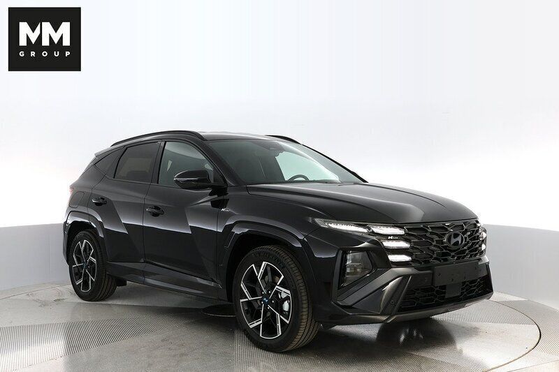 Svart (abyss black pearl) Ny 2024 Hyundai Tucson N Line SUV | 513 800 kr (Marknadspris) - Bild 1/4