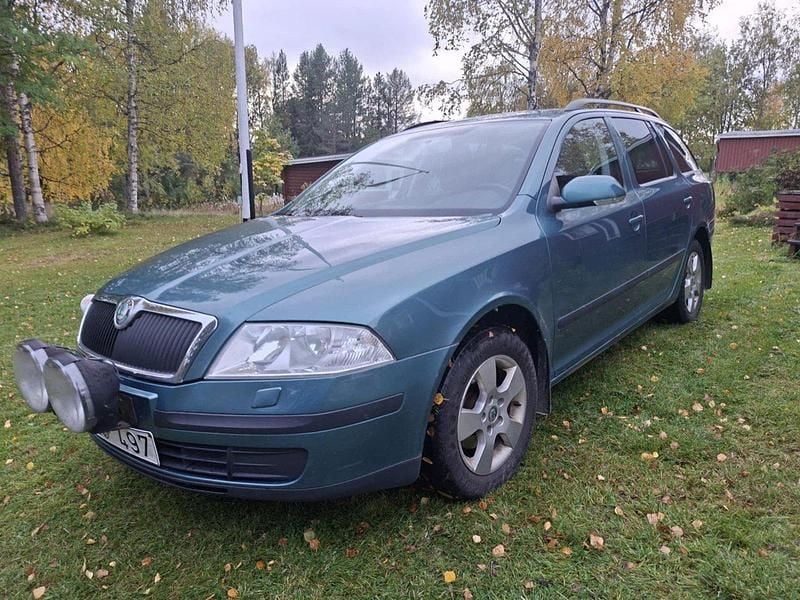 Grön Begagnad 2008 Skoda Octavia Kombi | 18 000 kr (Dyr) - Bild 1/4