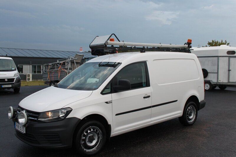 Vit Begagnad 2017 VW Caddy Maxi Minibuss | 193 750 kr (Marknadspris) - Bild 1/4