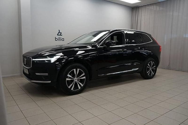 Svart Begagnad 2022 Volvo XC60 Core SUV | 409 900 kr (Bra pris) - Bild 1/3