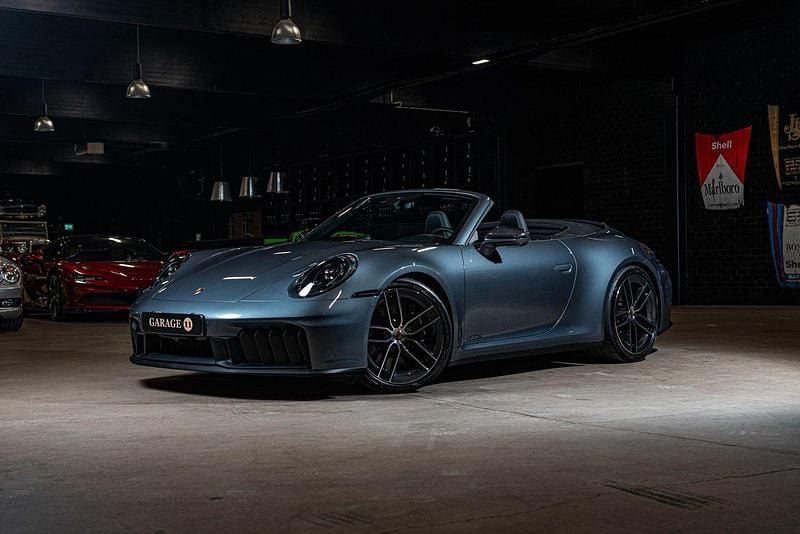 Ny 2025 Porsche 911 Carrera GTS Cab | 2 229 990 kr (Marknadspris) - Bild 1/4